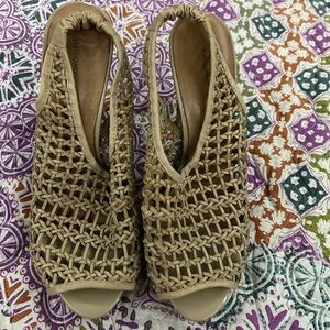 Antonio Melani Tan Peep Toe Sling Back Heels Size 10